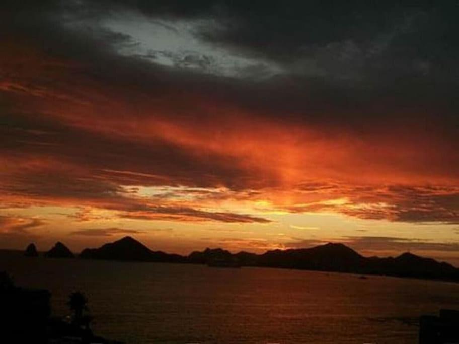 Oceanfront Penthouse, 2 Masters, 2 Baths, Kitchen! Apartment Cabo San Lucas Exterior photo