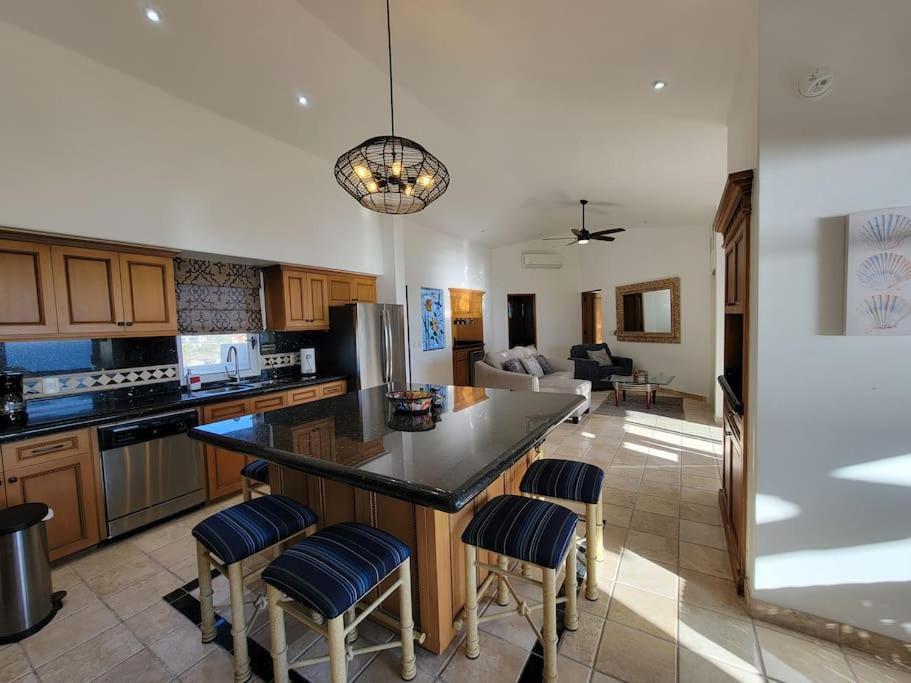 Oceanfront Penthouse, 2 Masters, 2 Baths, Kitchen! Apartment Cabo San Lucas Exterior photo