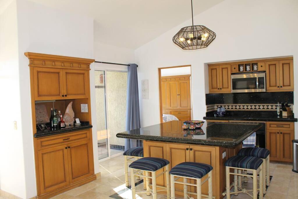 Oceanfront Penthouse, 2 Masters, 2 Baths, Kitchen! Apartment Cabo San Lucas Exterior photo